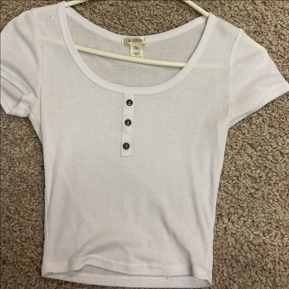 White plain cropped tee with buttons